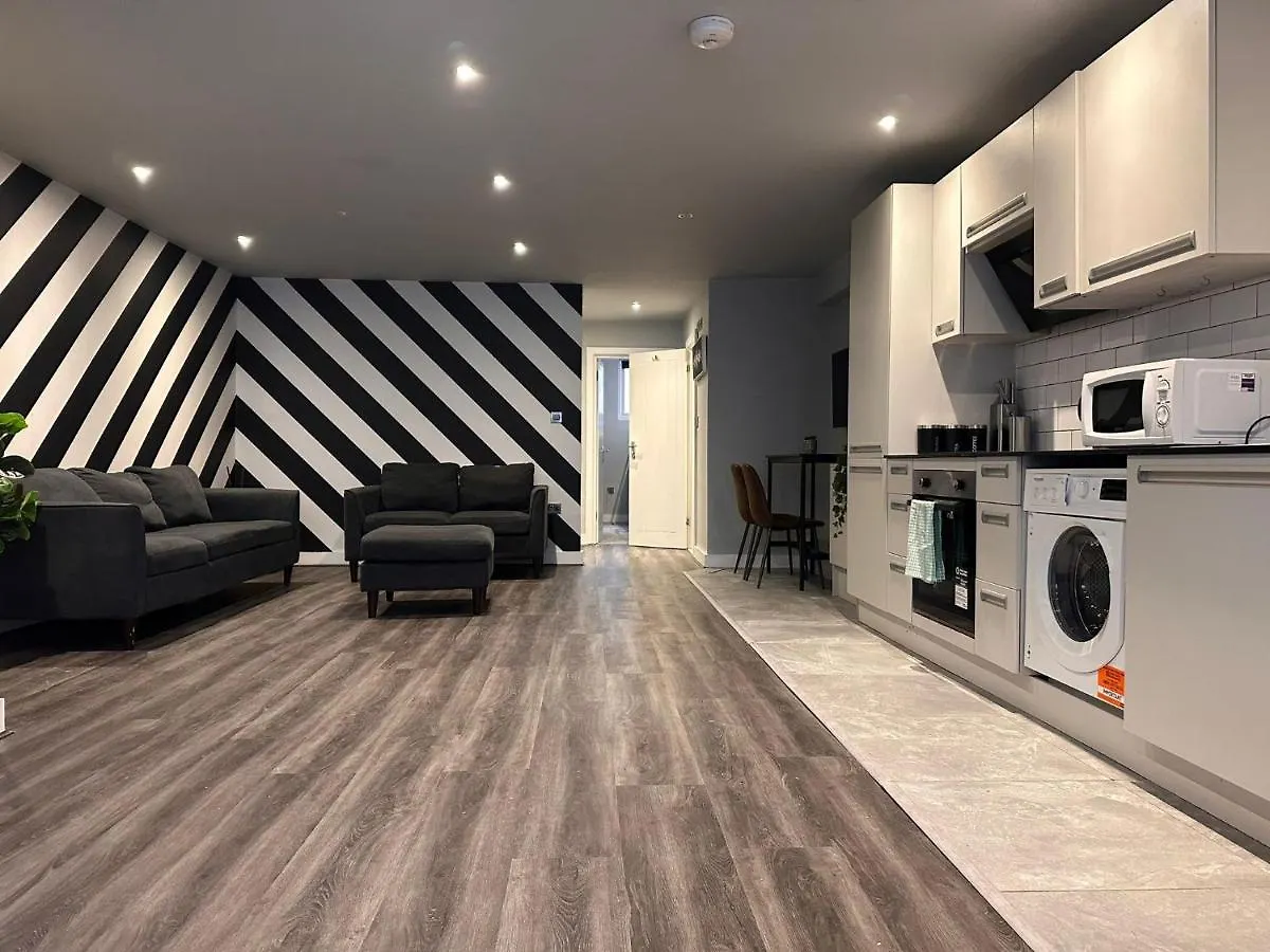 Apartment Flash Sale Funky Holiday Accommodation Central Brighton Sleep 16 Guests