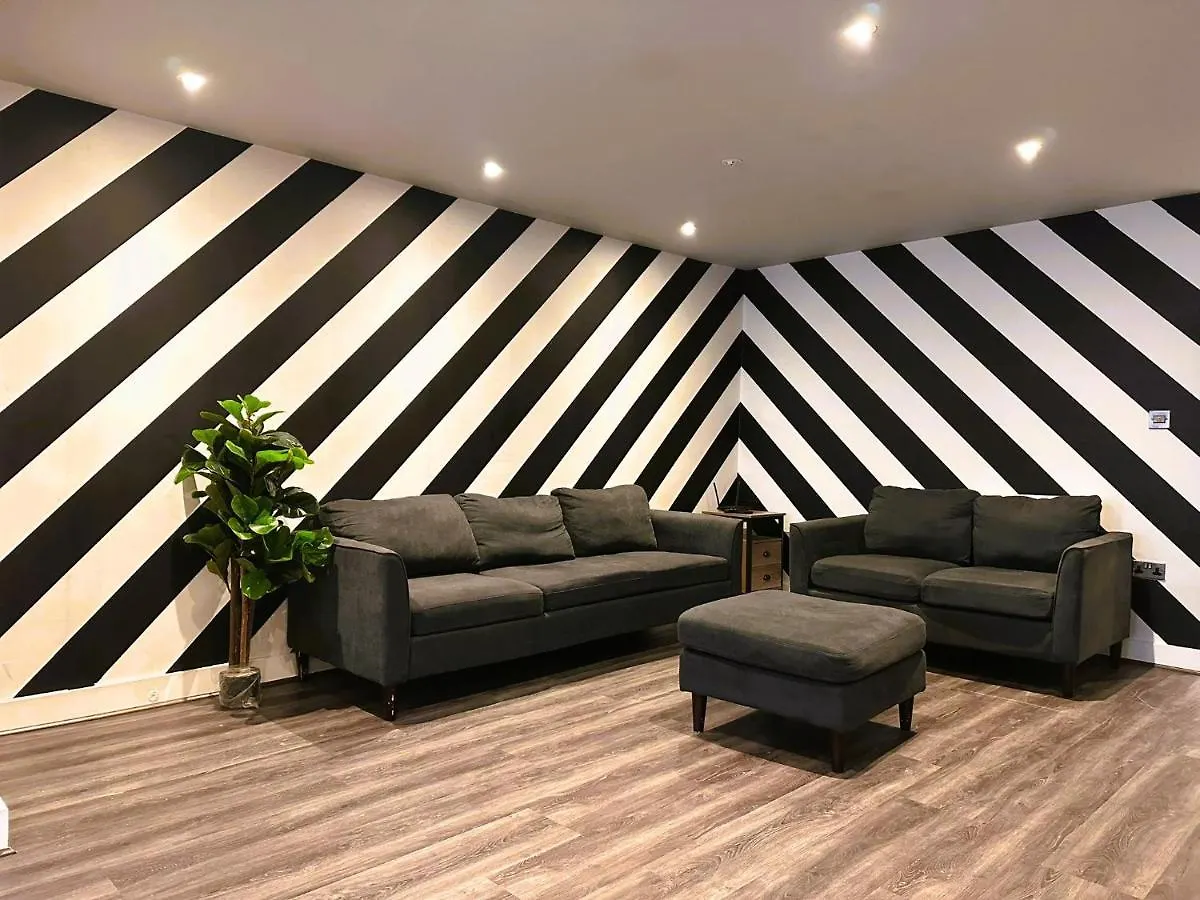 Flash Sale Funky Holiday Accommodation Central Brighton Sleep 16 Guests Apartment