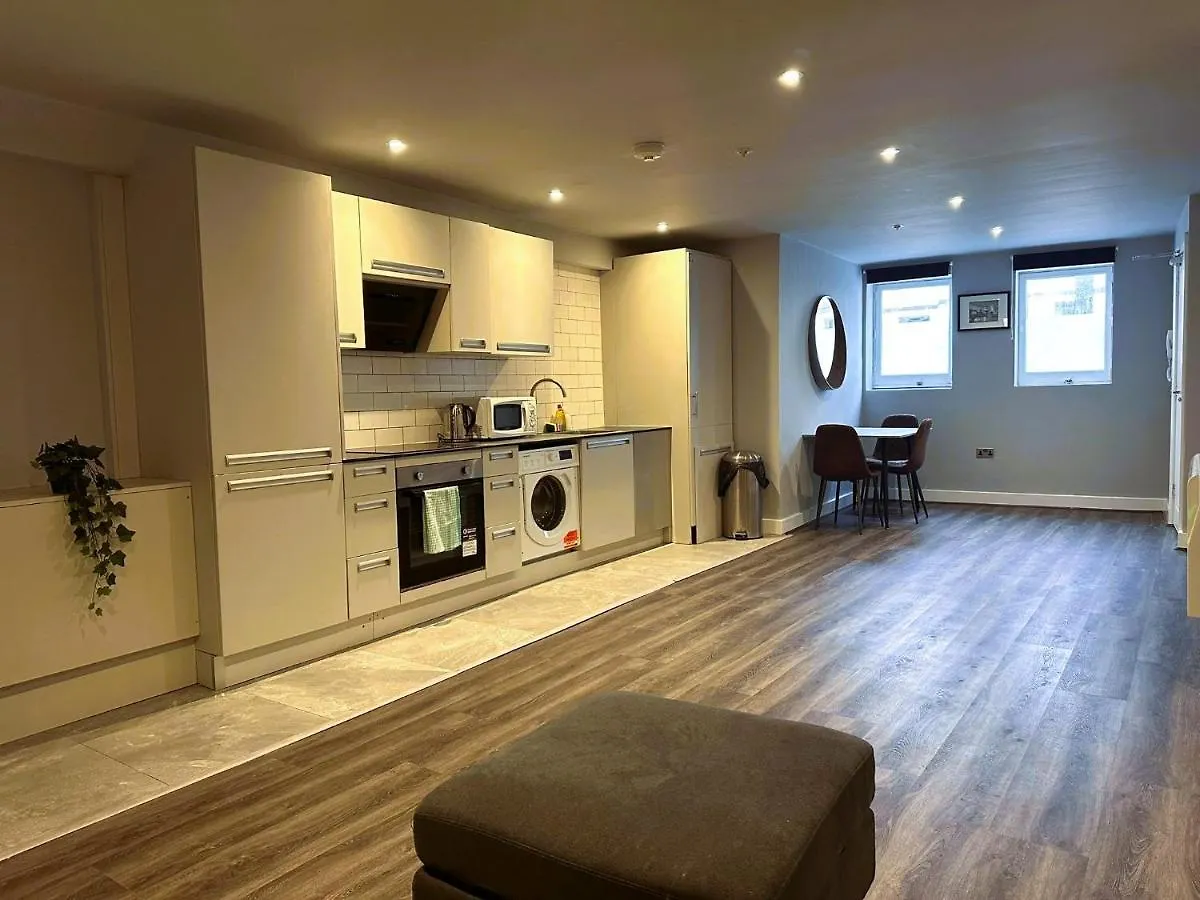 Flash Sale Funky Holiday Accommodation Central Brighton Sleep 16 Guests