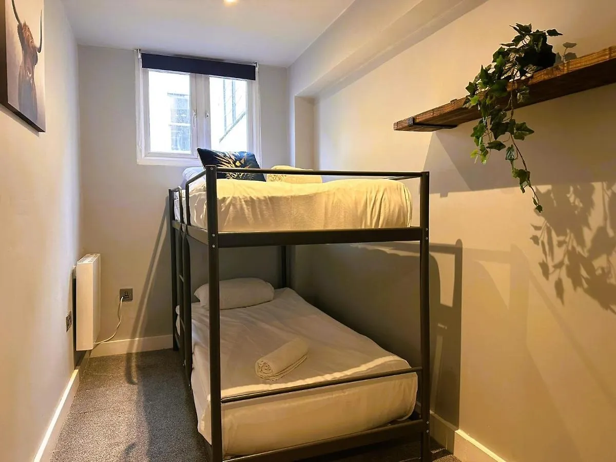 Flash Sale Funky Holiday Accommodation Central Brighton Sleep 16 Guests