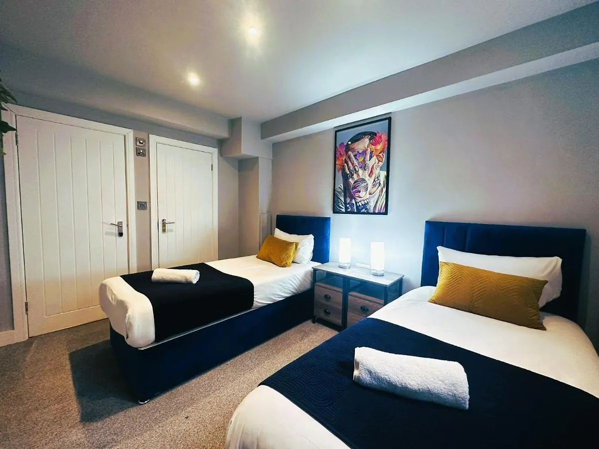 Apartment Flash Sale Funky Holiday Accommodation Central Brighton Sleep 16 Guests